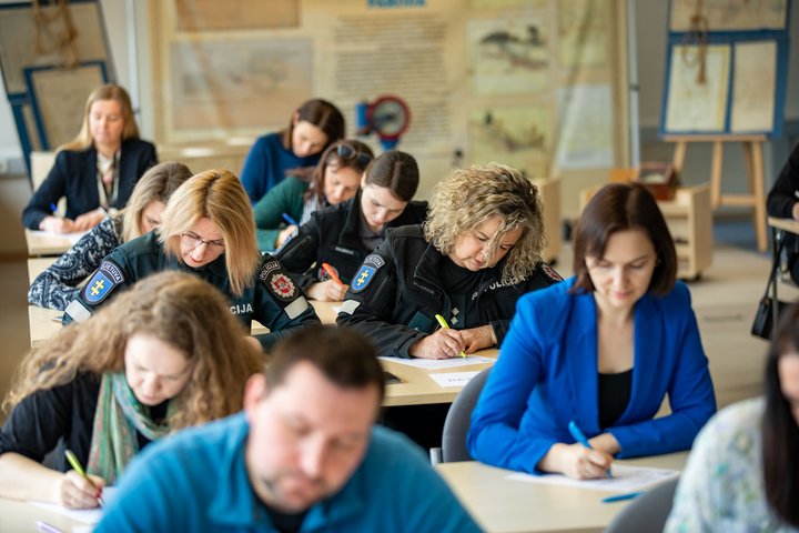 bendra rašiusių nac. diktantą nuotrauka
